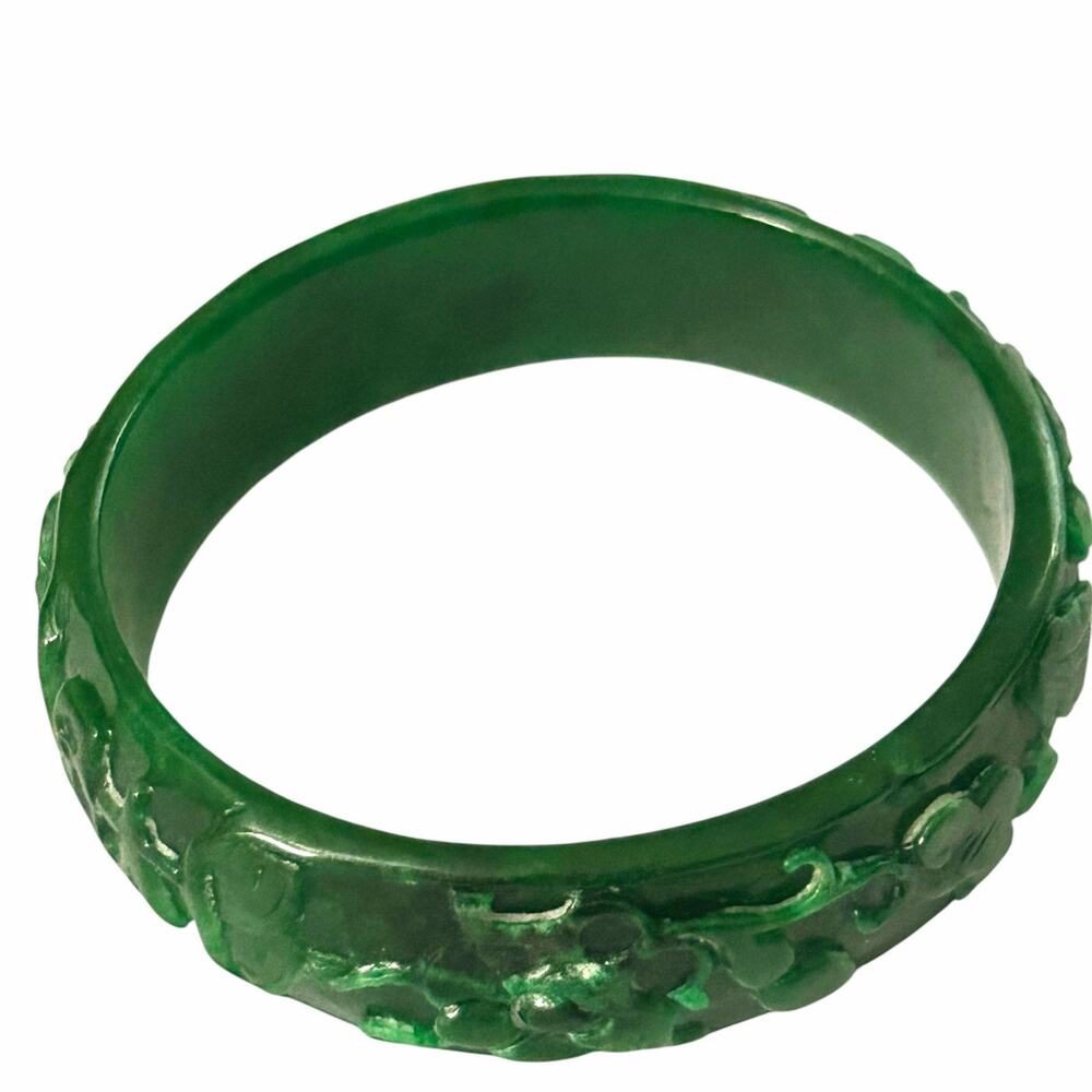 Vintage Glass Bangle Bracelet Green Carved Vines Plants Characters Size 8 - Picture 8 of 10